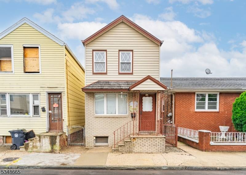 Newark City, NJ 07105,33 Garrison St