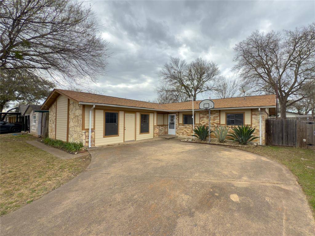 Dallas, TX 75211,4649 Wyoming Street