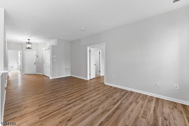 South Brunswick Twp., NJ 08852,6151 Cedar Ct #6151