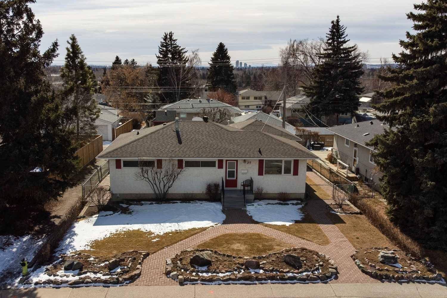 Calgary, AB T2L 0G9,25 Capri AVE NW
