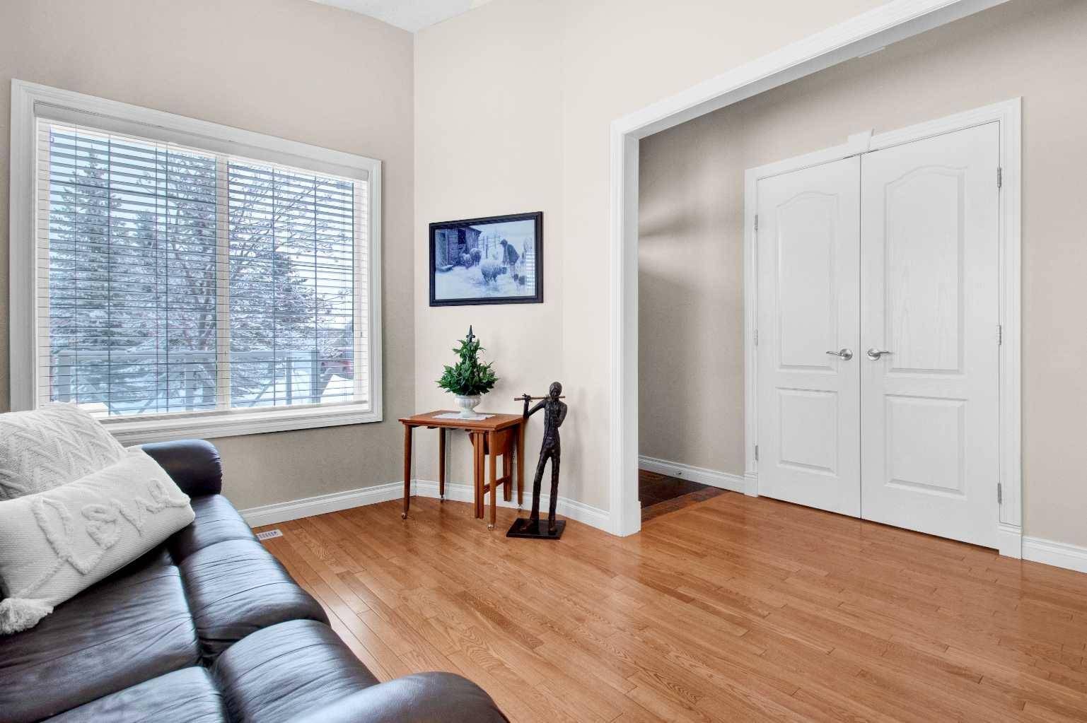 Okotoks, AB T1S 2C4,4 Rowland LN