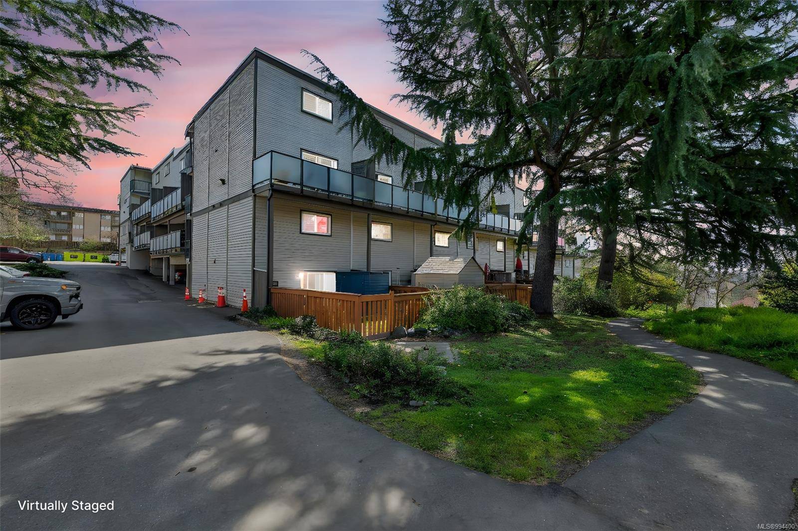Saanich, BC V8X 2T5,991 Cloverdale Ave #115