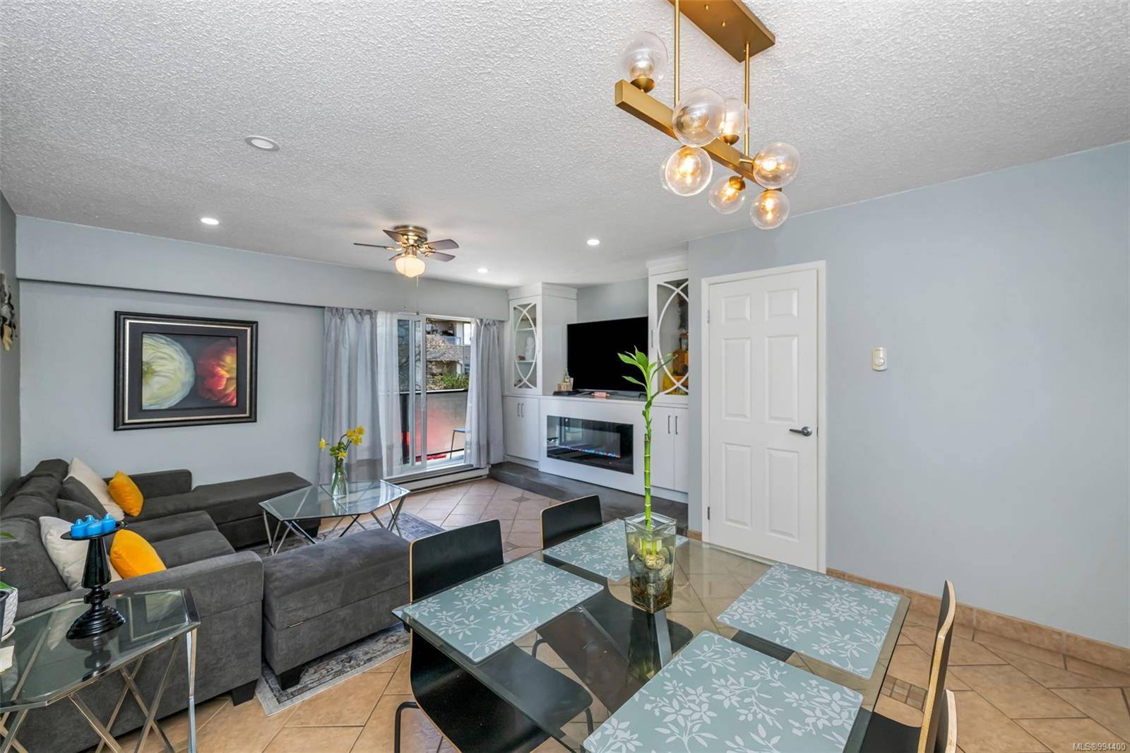 Saanich, BC V8X 2T5,991 Cloverdale Ave #115