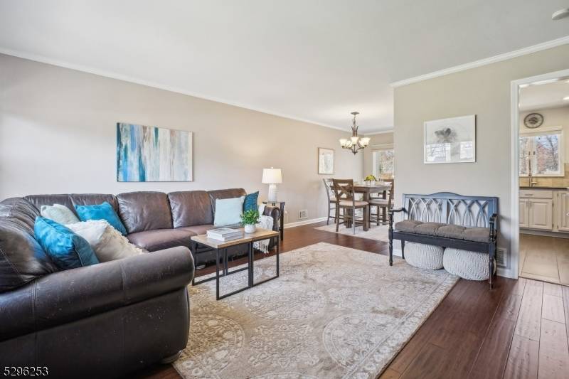 Livingston Twp., NJ 07039,29 E Cedar St