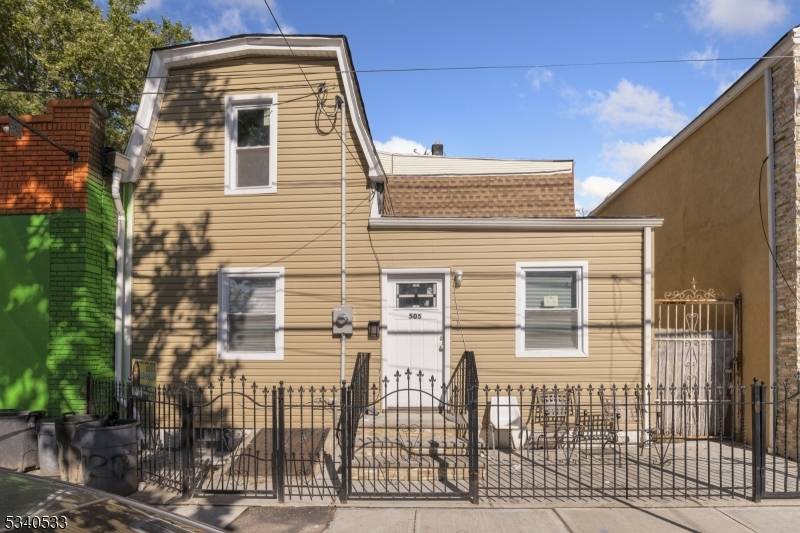 Newark City, NJ 07103,505 S 18th St