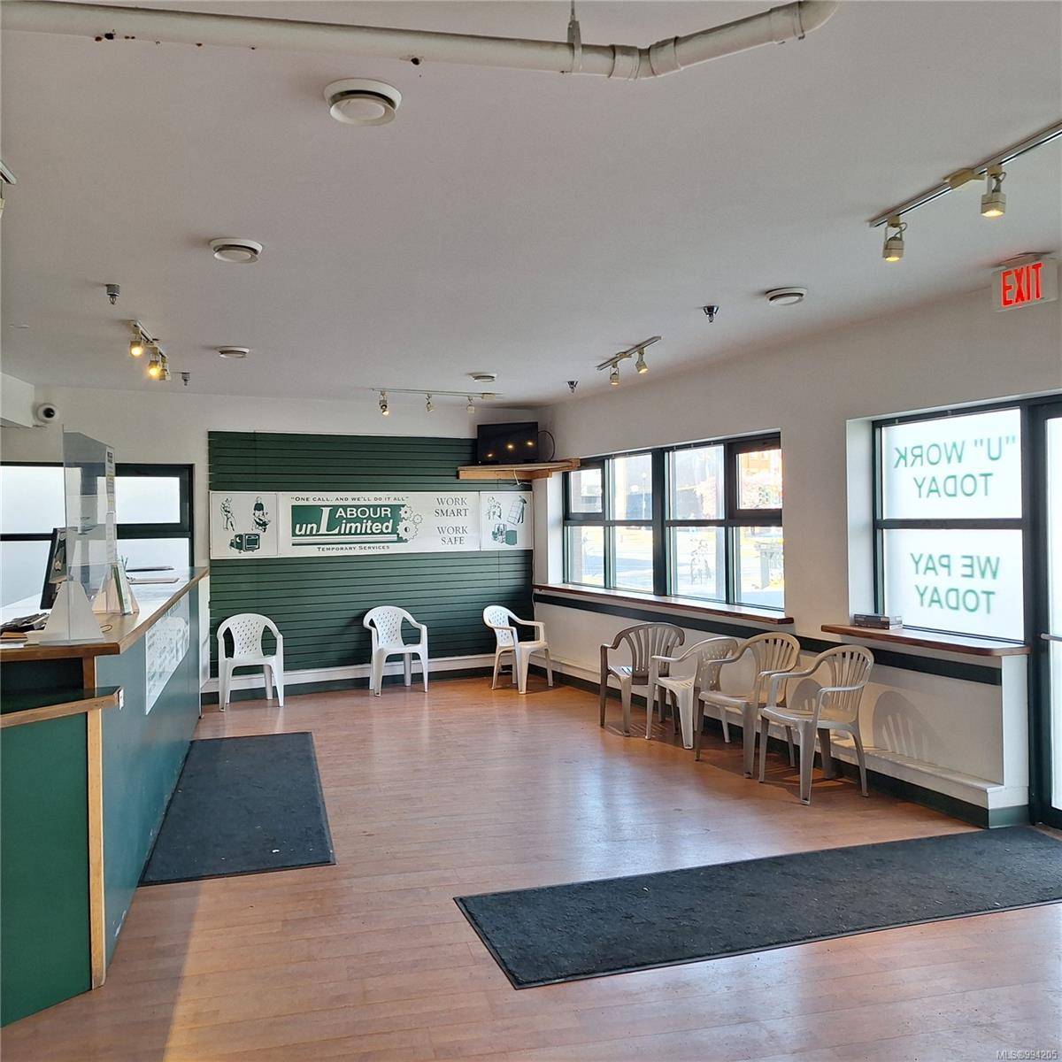 Nanaimo, BC V9R 4Y7,10 Esplanade St #103