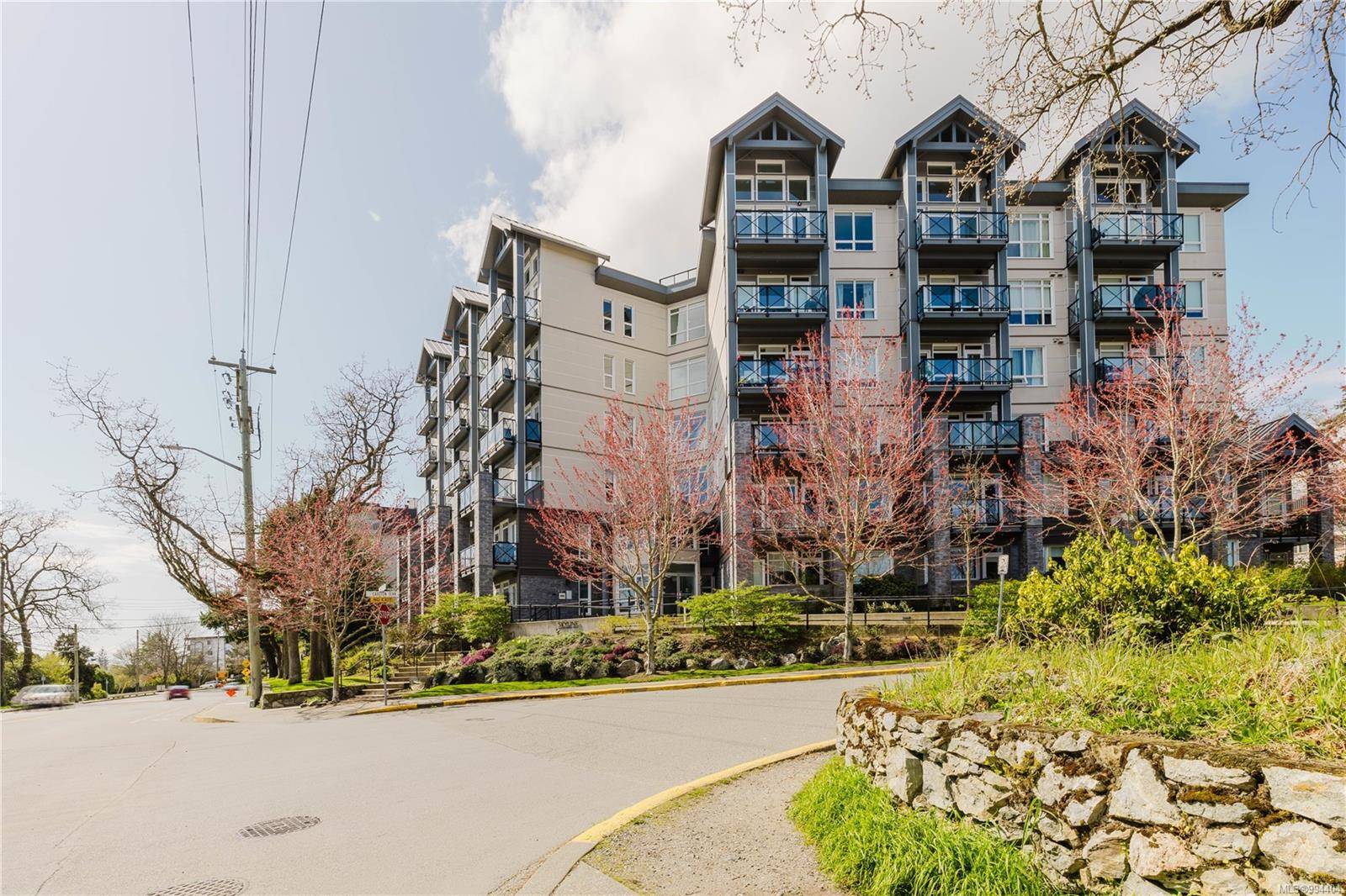 Esquimalt, BC V9A 3M8,924 Esquimalt Rd #401