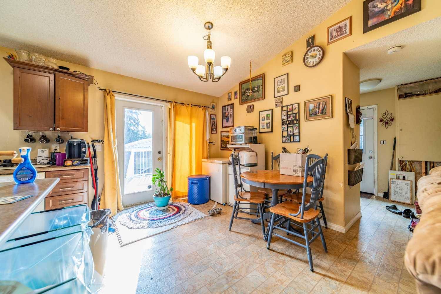 Chauvin, AB T0B 0V0,402 Queen ST
