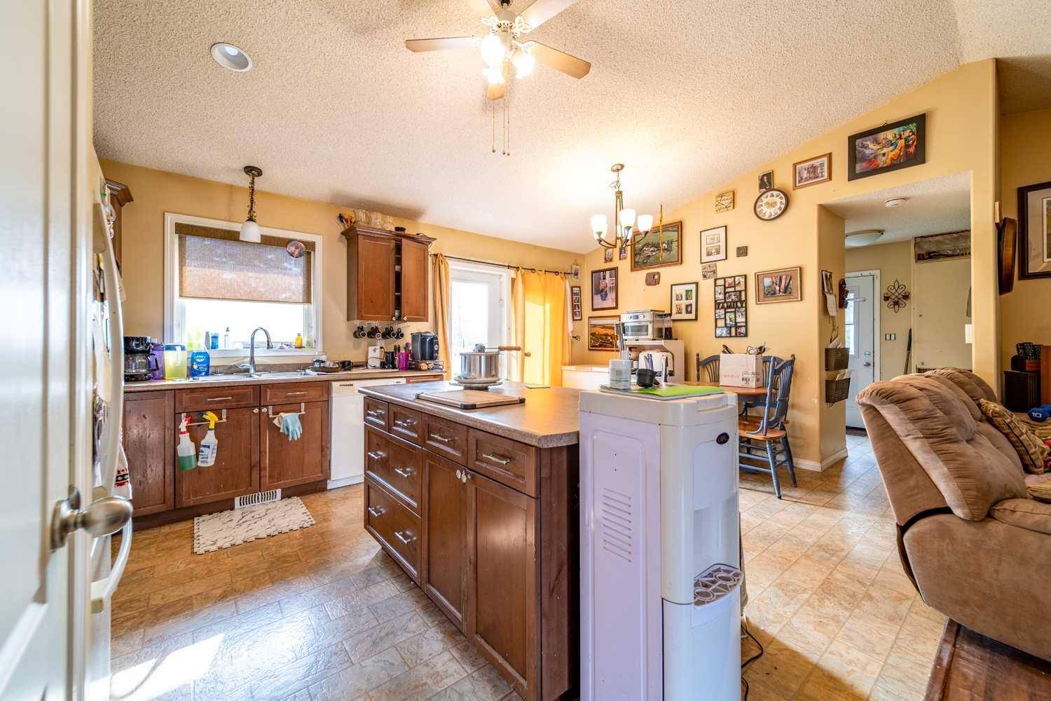 Chauvin, AB T0B 0V0,402 Queen ST