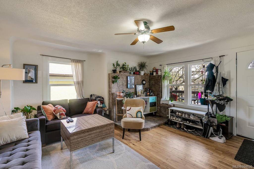 Saanich, BC V8Z 3V5,3222 Millgrove St