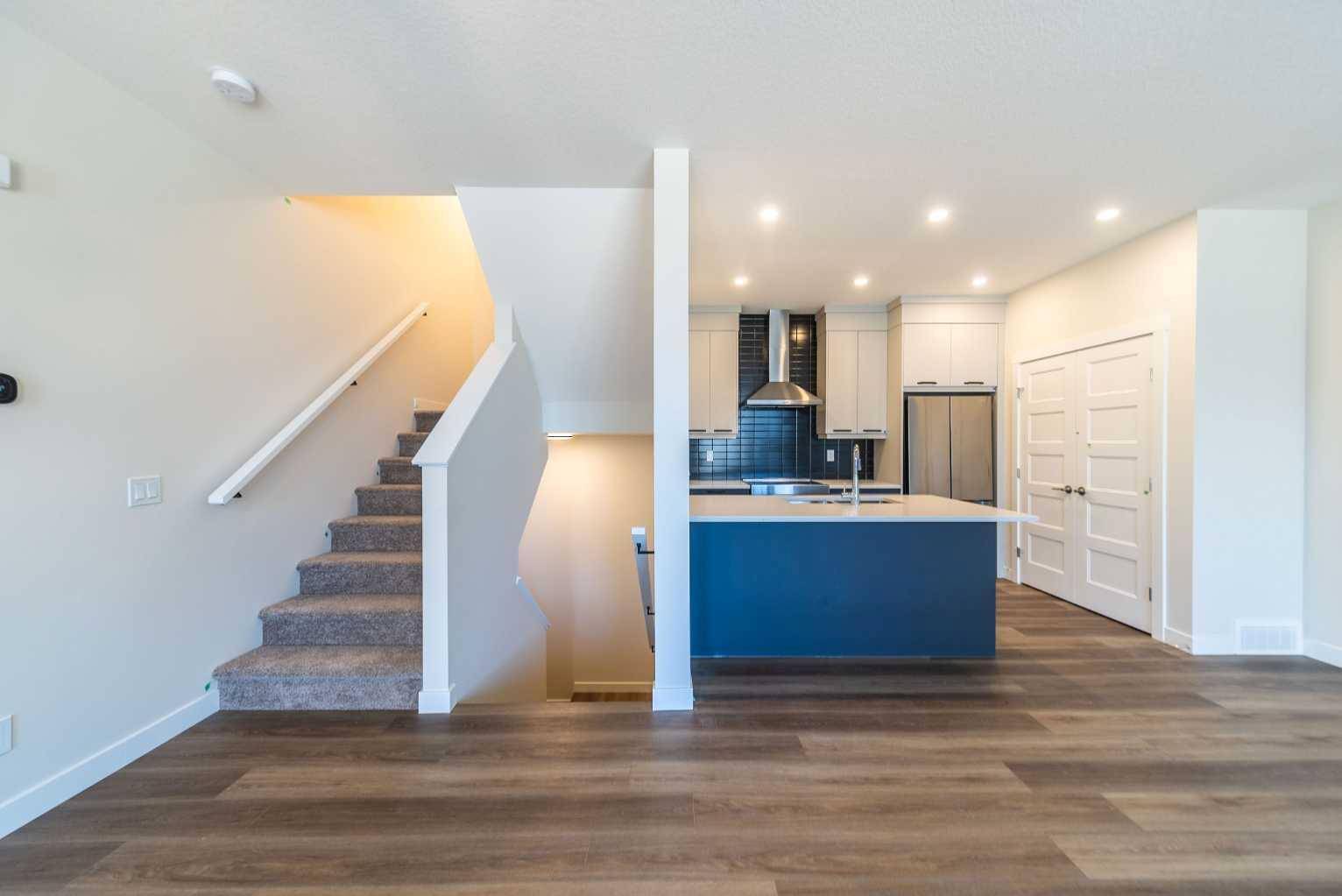 Calgary, AB T3C 3Y3,616 Sovereign Common SW
