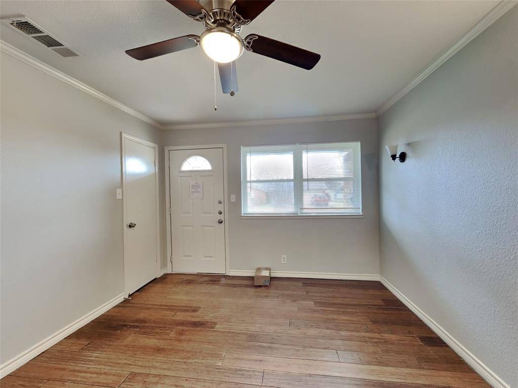 Hurst, TX 76053,760 Oakwood Avenue