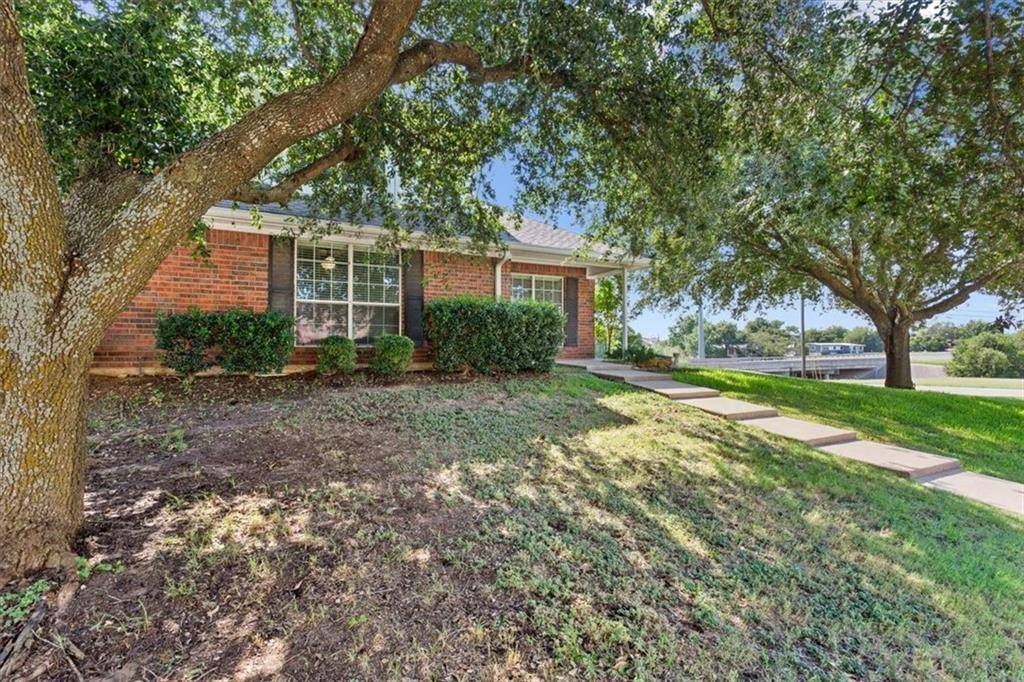 Hewitt, TX 76643,815 Chambers Creek Circle