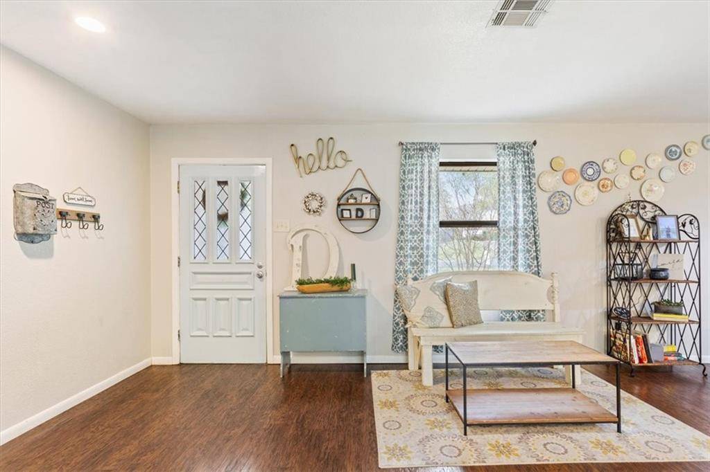 Woodway, TX 76712,409 Wooded Crest Drive