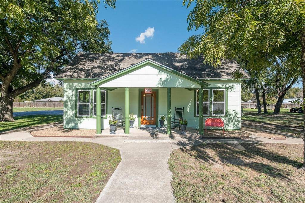 Clifton, TX 76634,815 W Hackberry