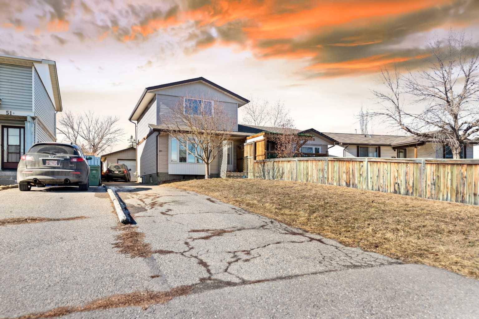Calgary, AB T2Z 5S4,49A Fonda GN Southeast