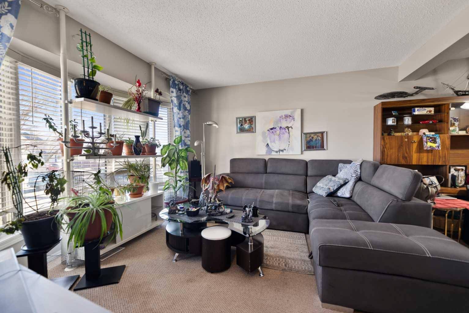 Calgary, AB T2Z 5S4,49A Fonda GN Southeast