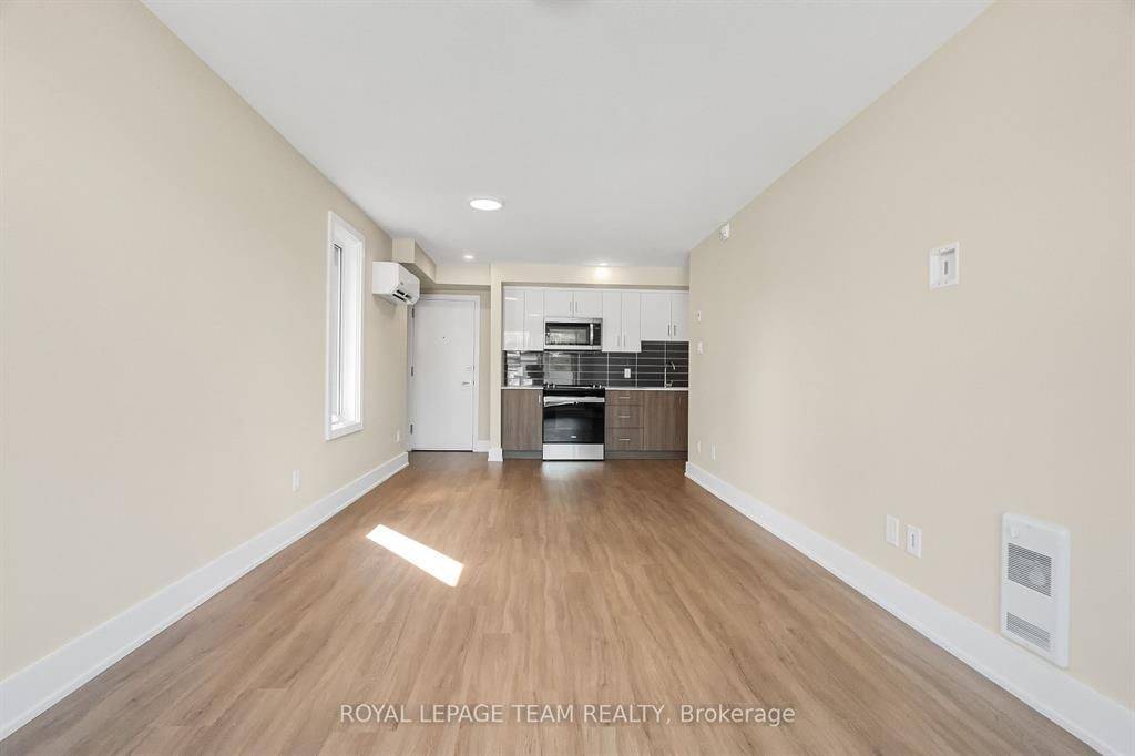 Westboro - Hampton Park, ON K1Z 5H7,364 WINONA AVE #2