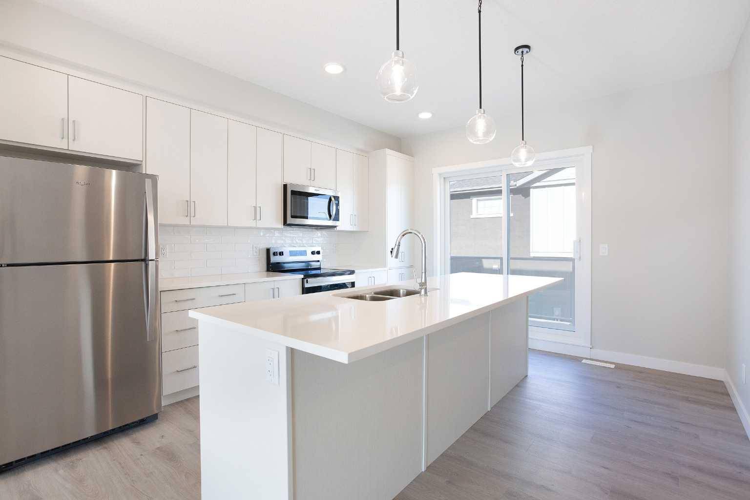 Calgary, AB T2Y 0W4,519 Shawnee SQ SW