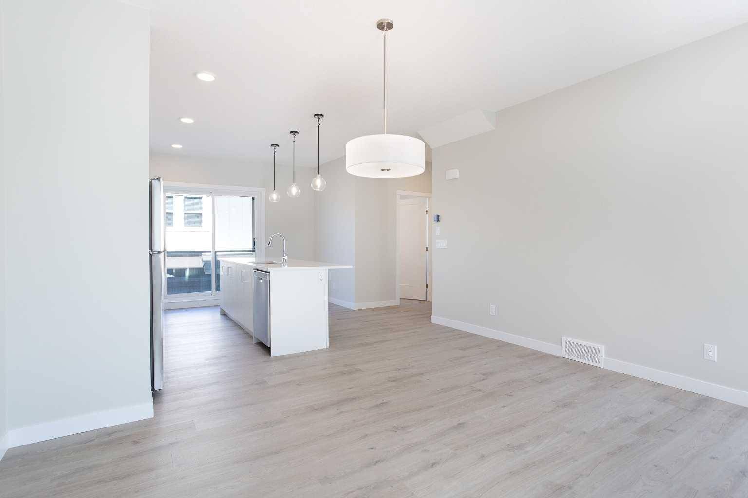 Calgary, AB T2Y 0W4,519 Shawnee SQ SW