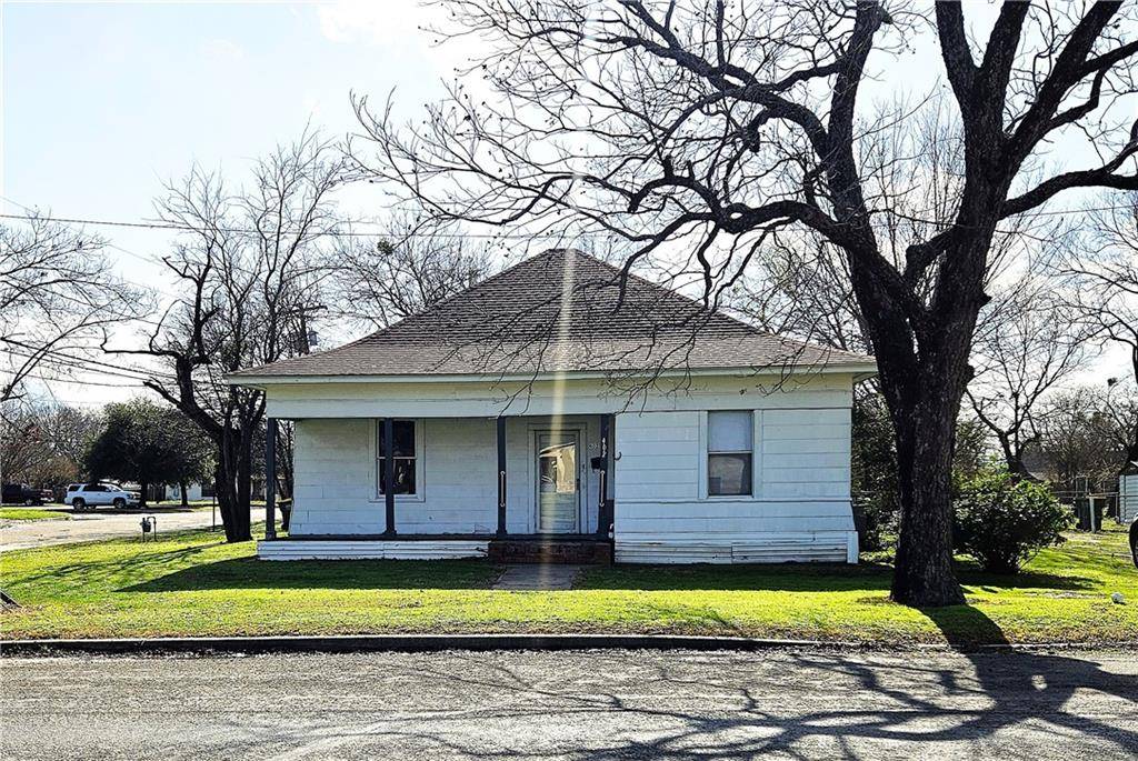 Groesbeck, TX 76642,402 W Yeagua Street