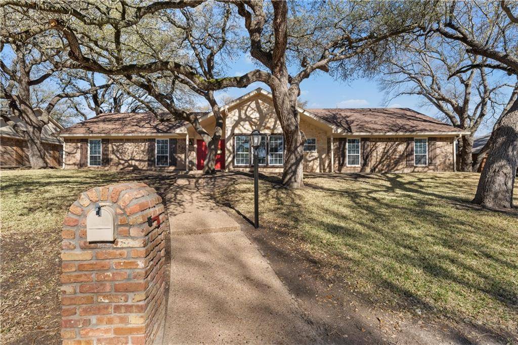 Woodway, TX 76712,8401 Woodcreek Drive