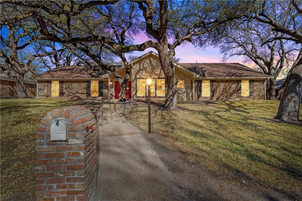 Woodway, TX 76712,8401 Woodcreek Drive