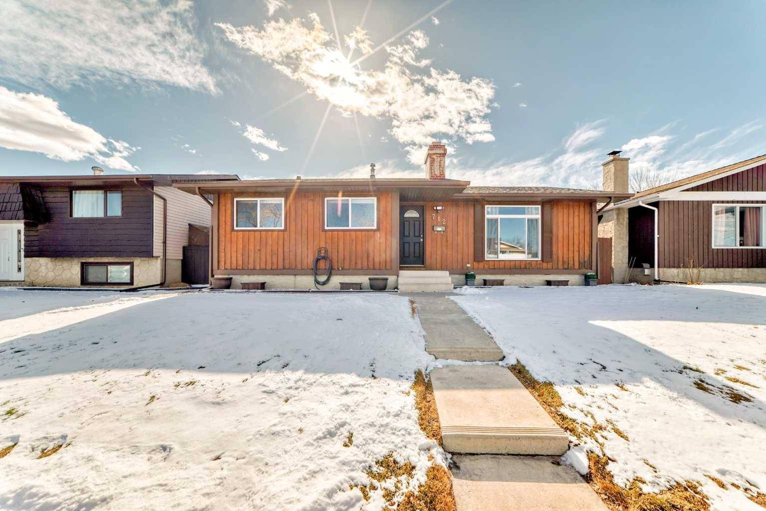 Calgary, AB T2A 4B7,712 Maidstone DR NE