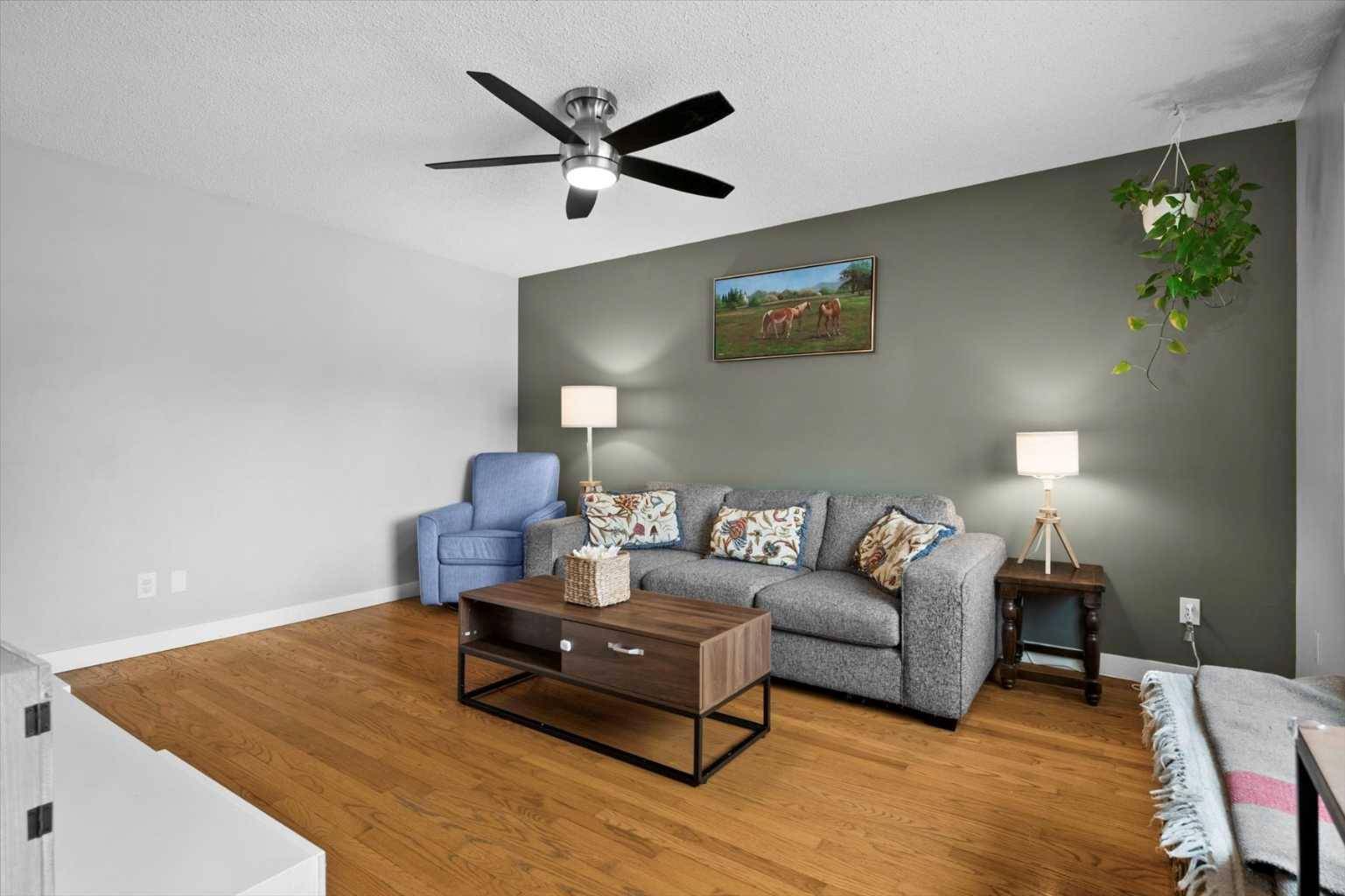 Calgary, AB T2A5V3,370 Maitland HL NE