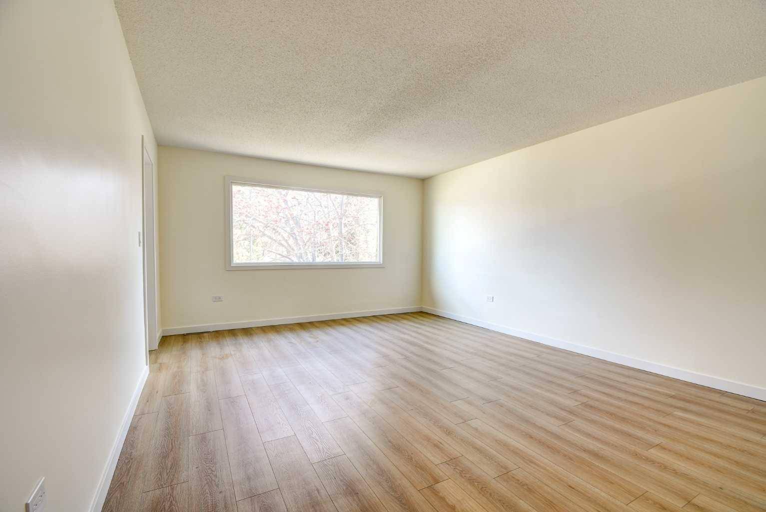 Red Deer, AB T4N 2T4,4118 37 AVE