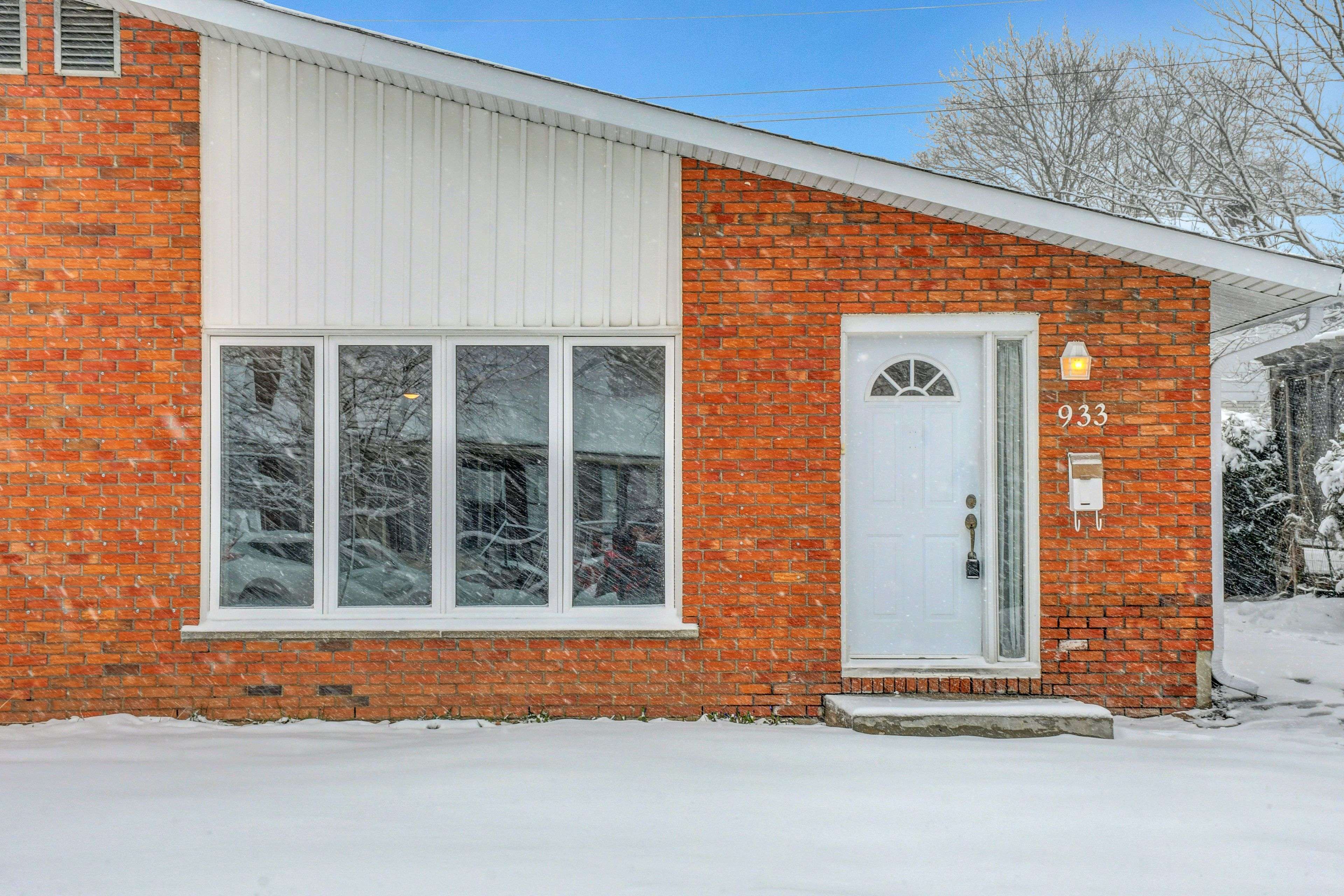 Overbrook - Castleheights And Area, ON K1K 0V5,933 Bermuda AVE