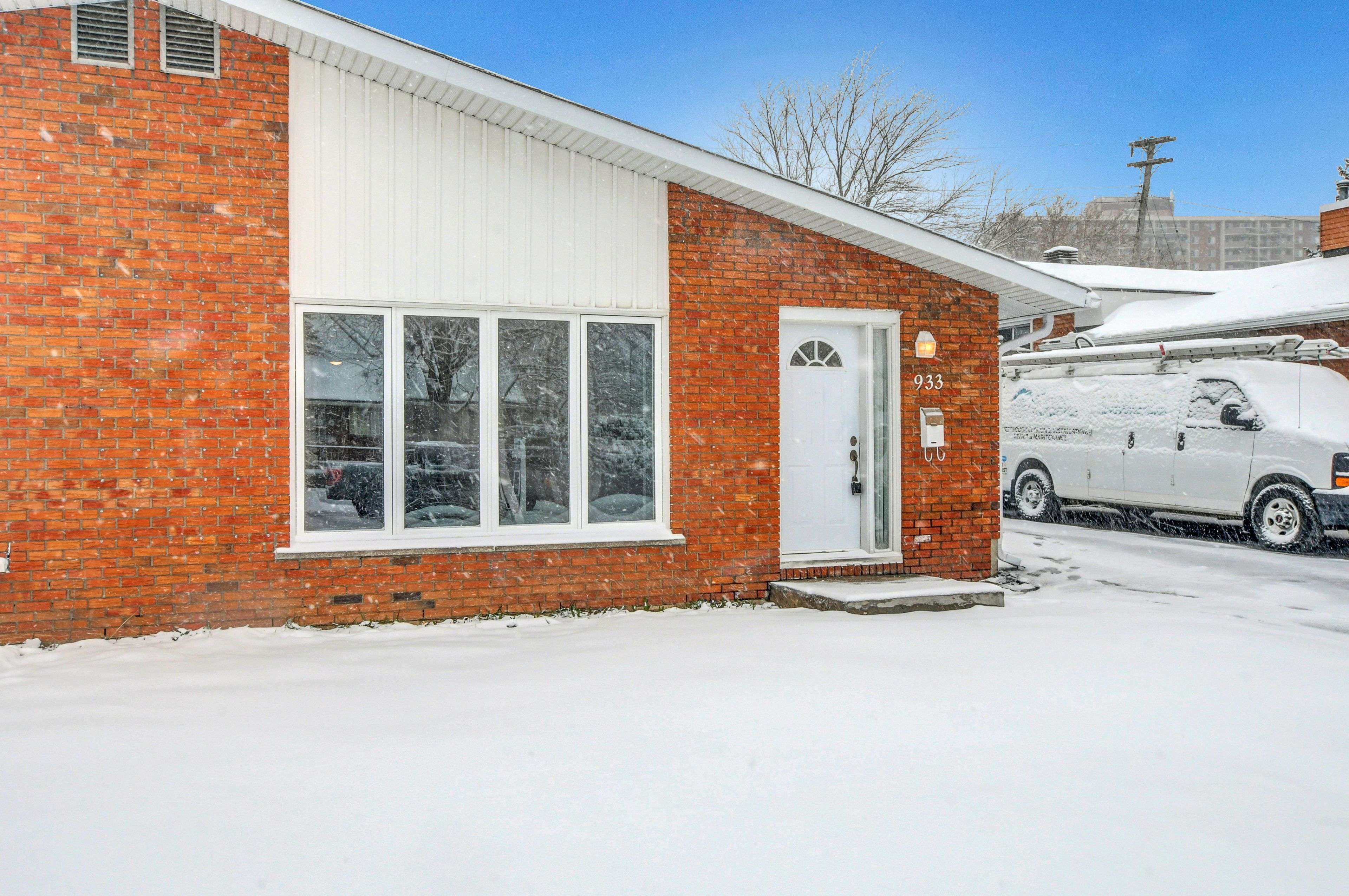 Overbrook - Castleheights And Area, ON K1K 0V5,933 Bermuda AVE