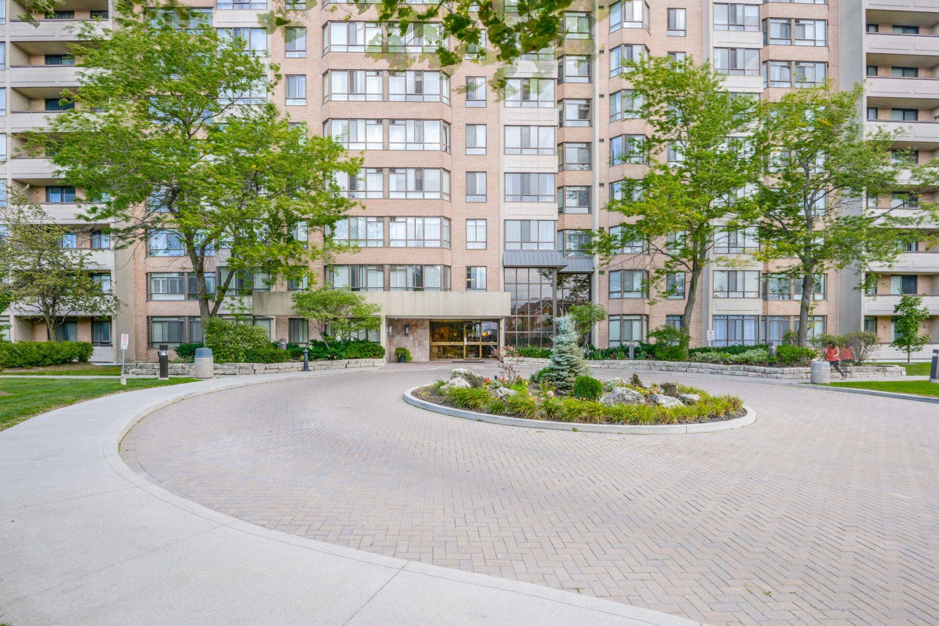 Brampton, ON L6W 3X1,100 County Court BLVD #106