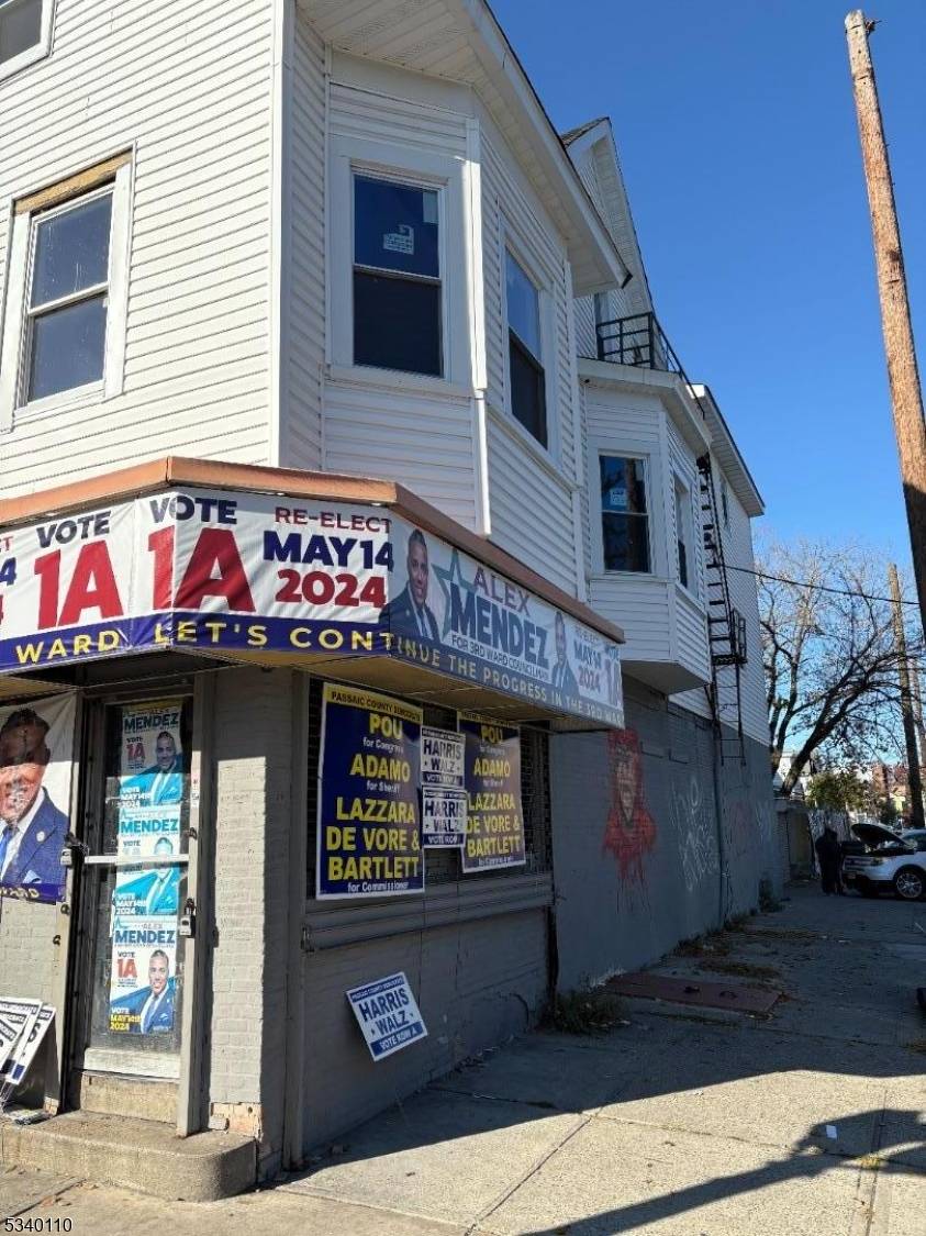 Paterson City, NJ 07504,523 Park Ave