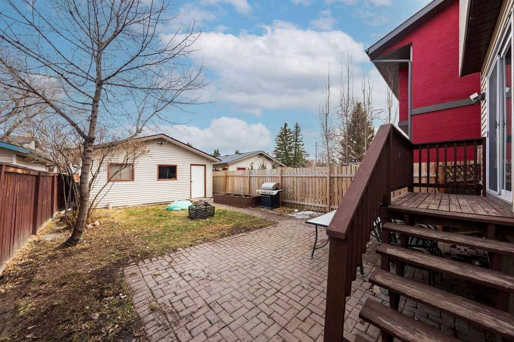 Calgary, AB T3E 6P3,4006 46 ST SW