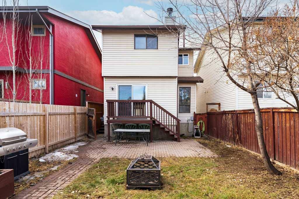 Calgary, AB T3E 6P3,4006 46 ST SW