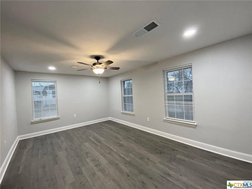 Gatesville, TX 76528,1115 W Main Street