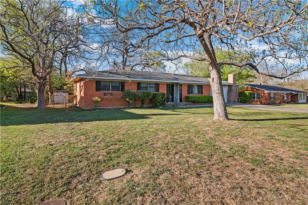 Woodway, TX 76712,8817 Oakdale Drive