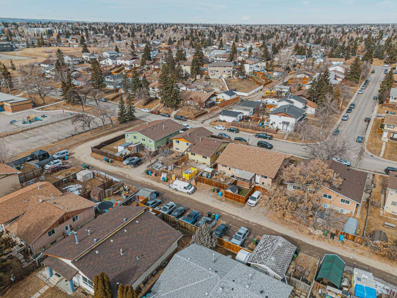 Calgary, AB T1Y2C5,6307 24 AVE NE