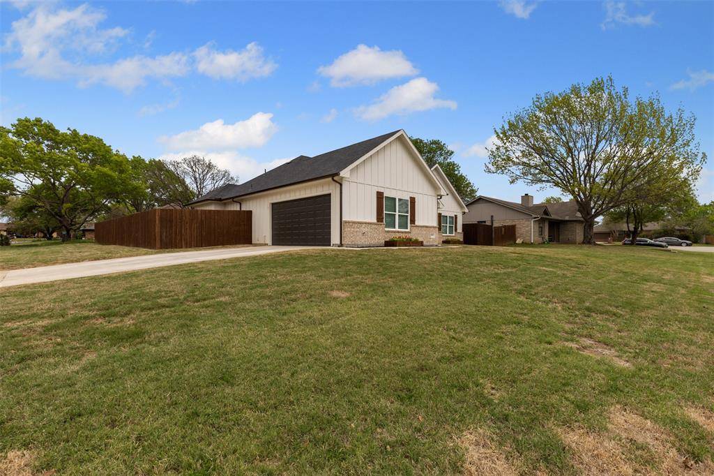 Burleson, TX 76028,933 Aspen Court