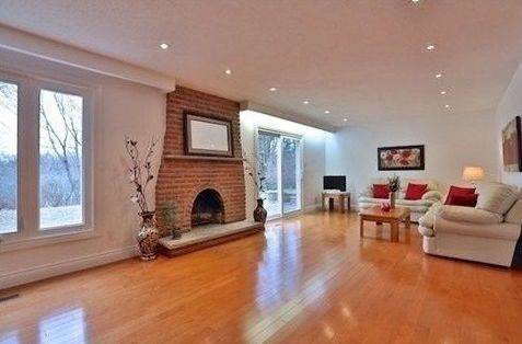 Toronto C15, ON M2H 1G3,18 Bruce Farm DR