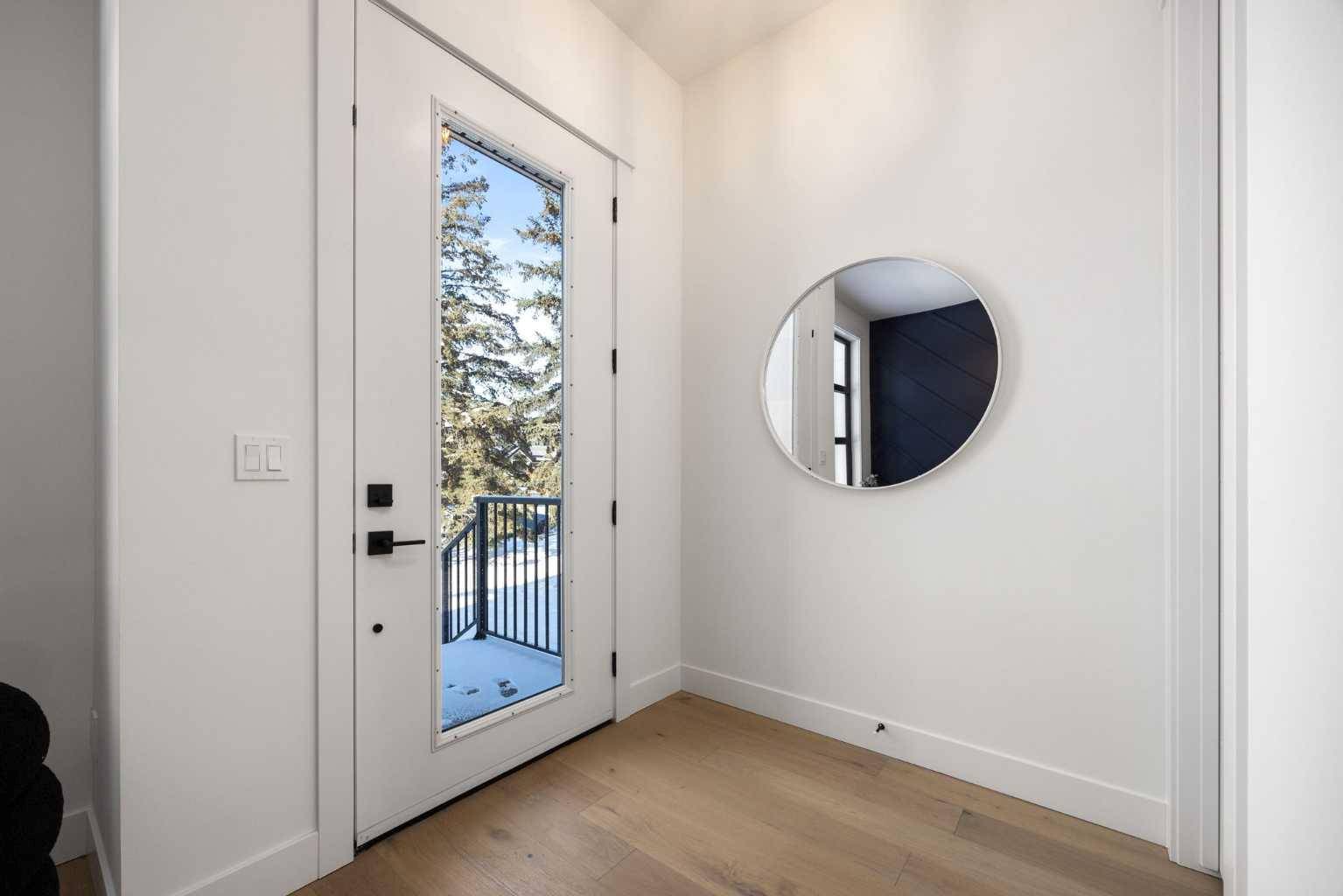 Calgary, AB T3E 2M2,2632 30 ST SW