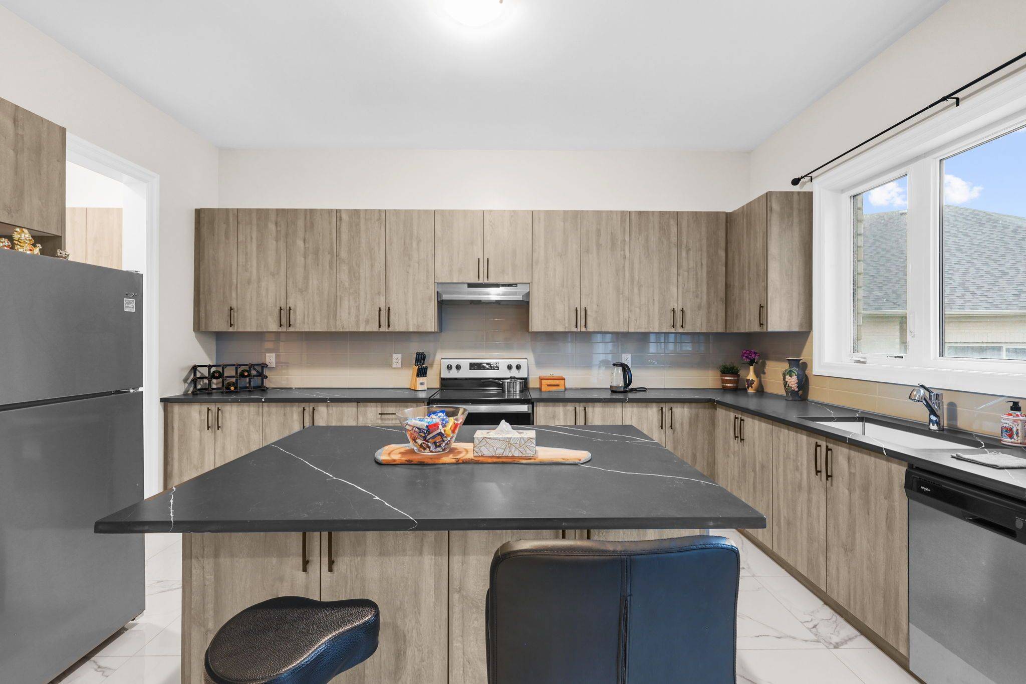 Innisfil, ON L9S 0P9,1733 Corsal CT