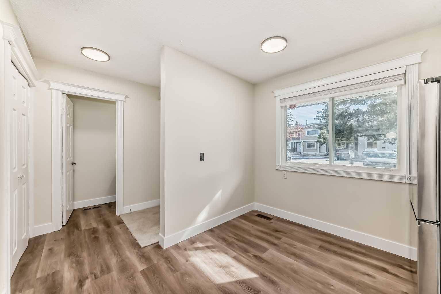 Calgary, AB T2A 7E2,312 Georgian Villas Northeast