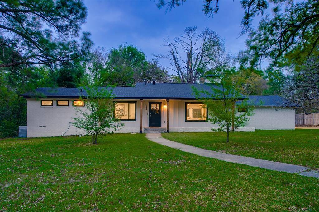 Arlington, TX 76010,957 Meadow Oaks Drive