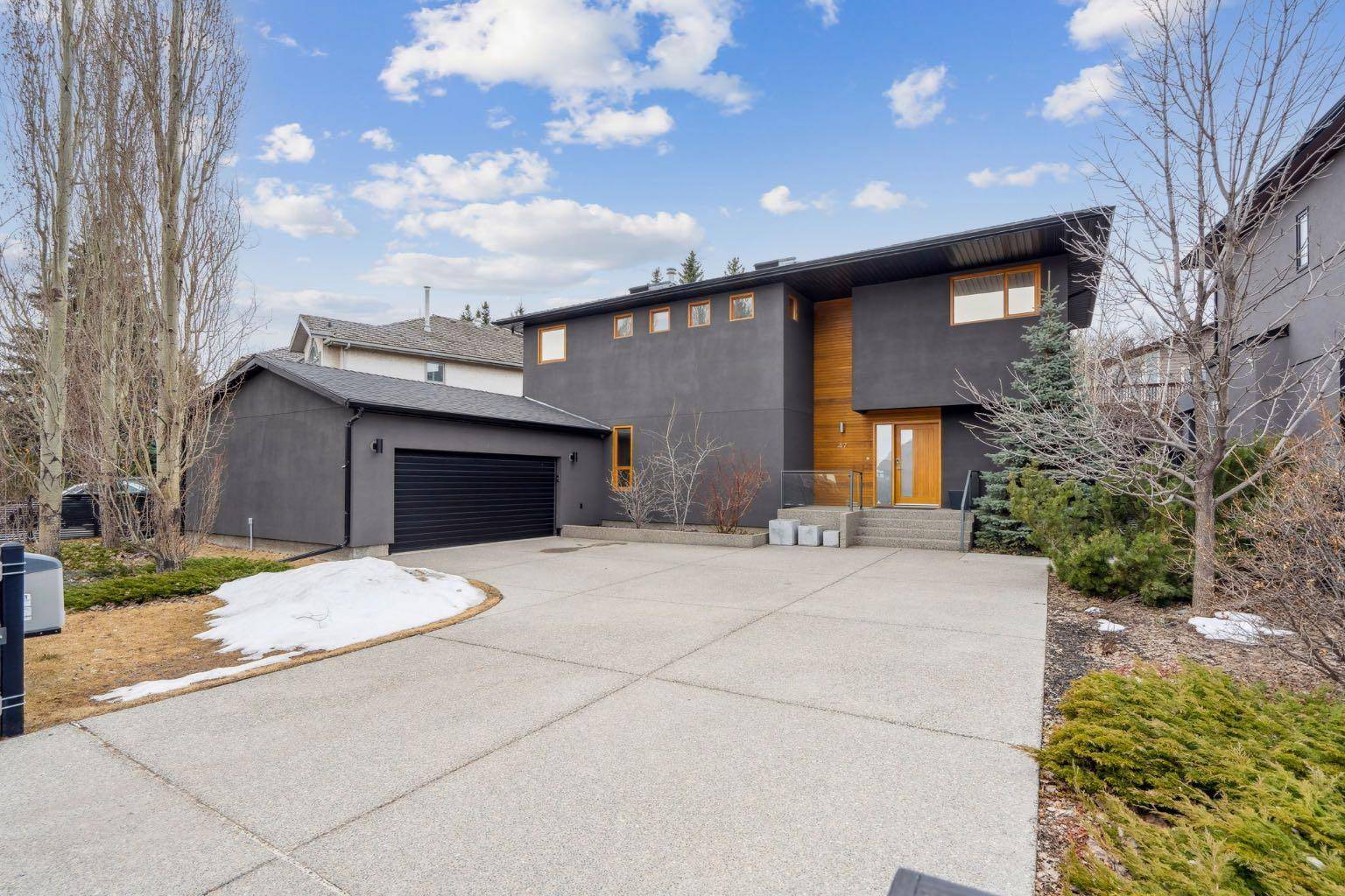 Calgary, AB T3H 2B8,47 Patterson DR SW