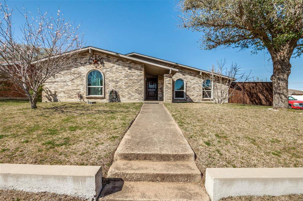 Dallas, TX 75249,7201 Blackwillow Lane