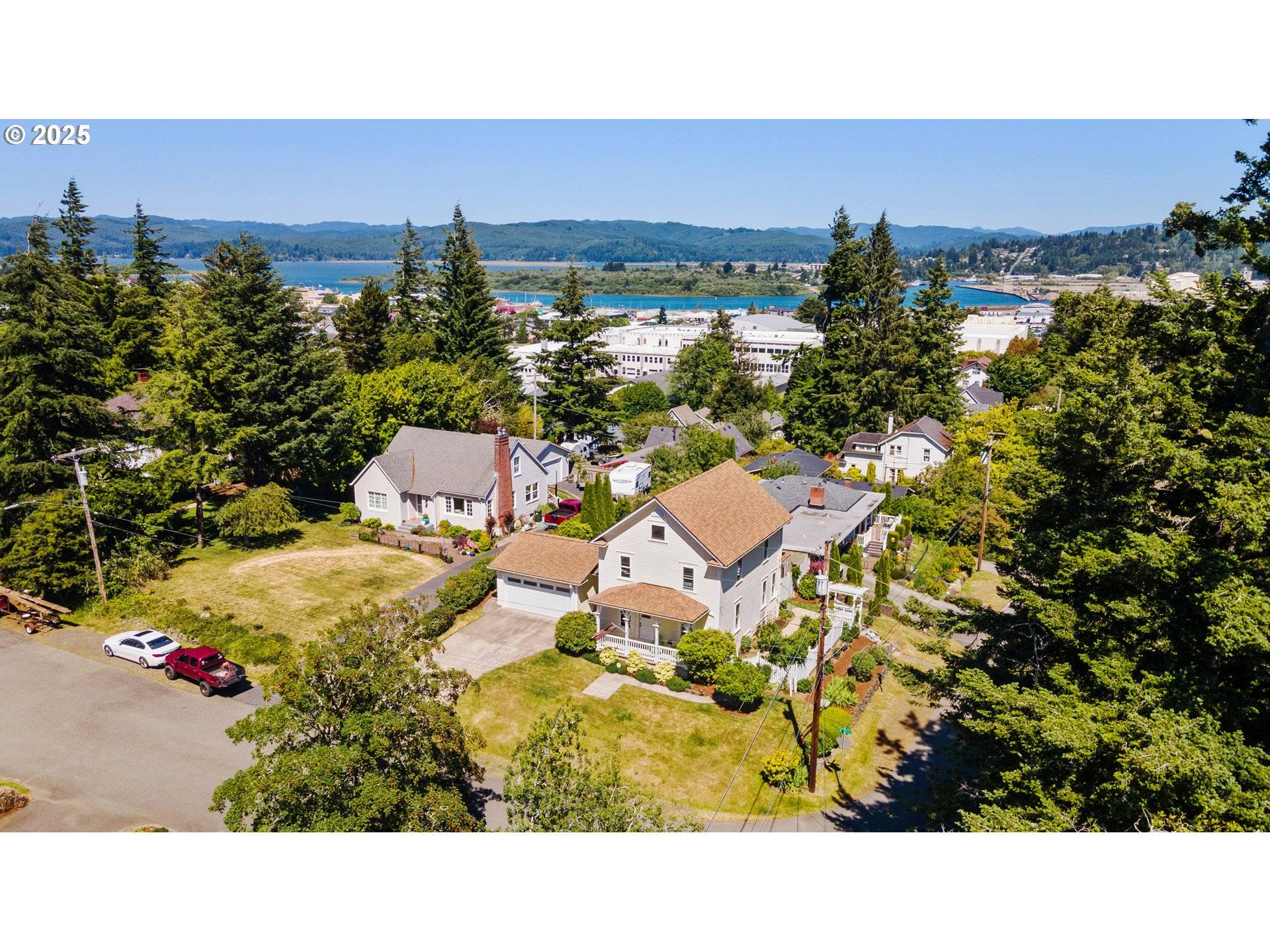 Coos Bay, OR 97420,894 S 12TH ST
