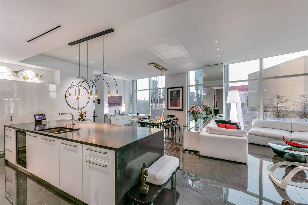 Dallas, TX 75201,1918 Olive Street #202