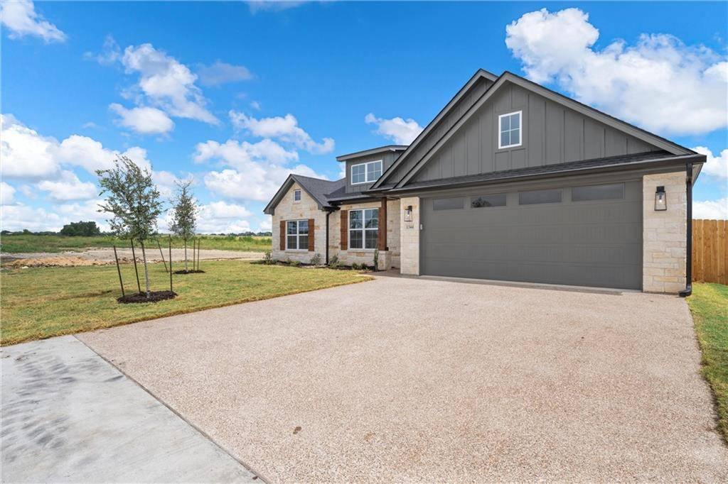 Hewitt, TX 76643,1344 Red Rock Road